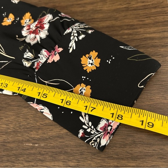 NWT Warehouse one Floral V-Neck Blouse - Black and Multicolor XS - Picture 10 of 11